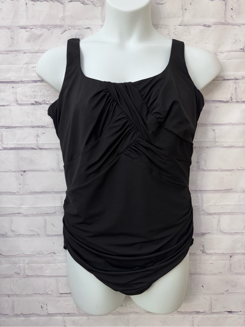 Lands' End 20W Slender Suit Carmela Underwire One Piece Swimsuit Slimming UPF 50